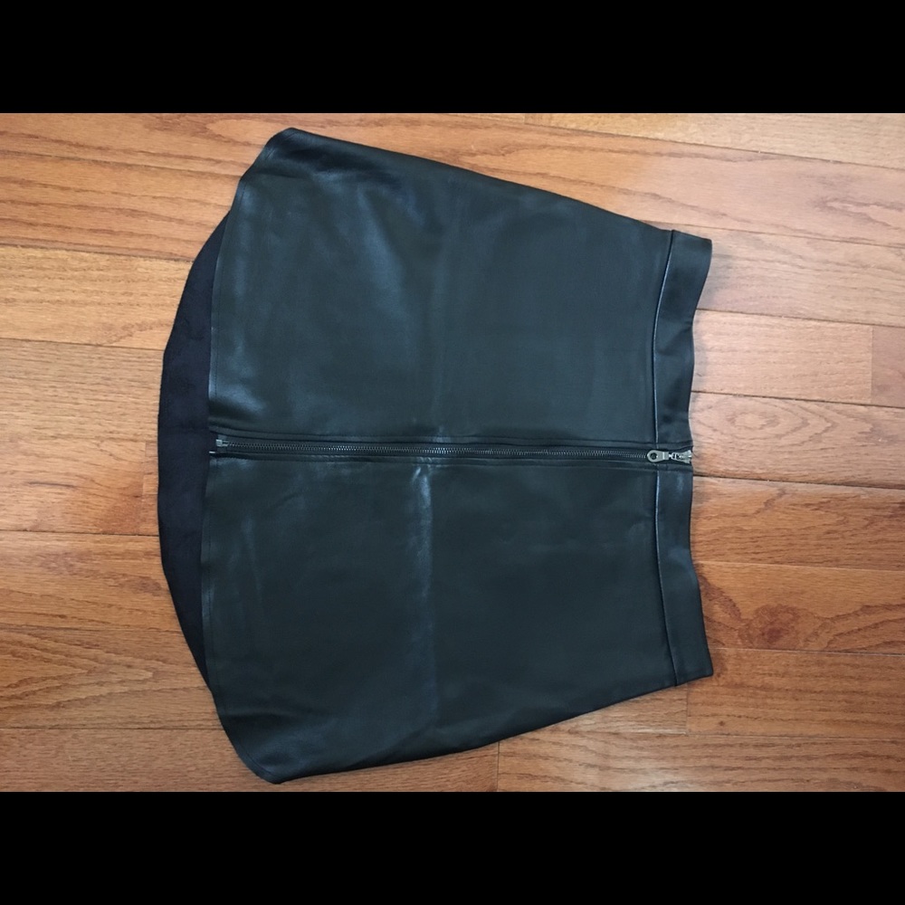 Guess Faux Leather Zipper Skirt